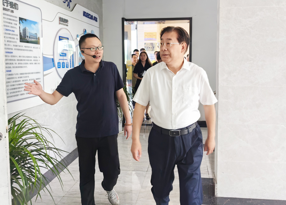 馬鞍山市委書記袁方及市長葛斌分別蒞臨安徽科達新材料、安徽科達機電考察調(diào)研