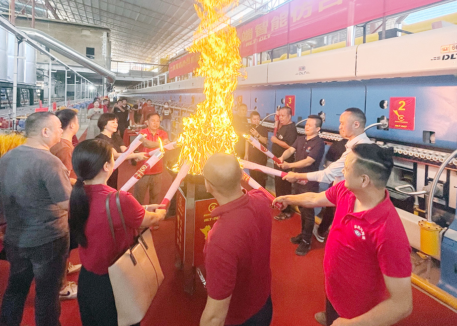 追“智”逐“綠”！力泰陶機又一高效智能仿古磚整線點火